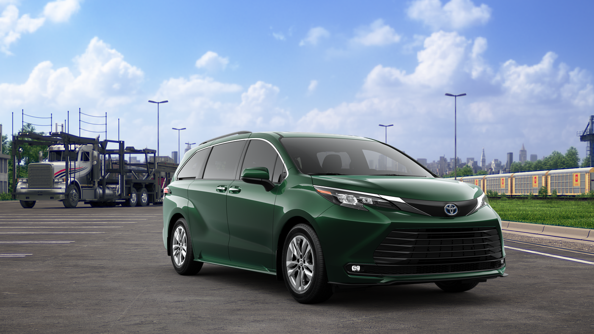 2025 Toyota Sienna XLE photo 15