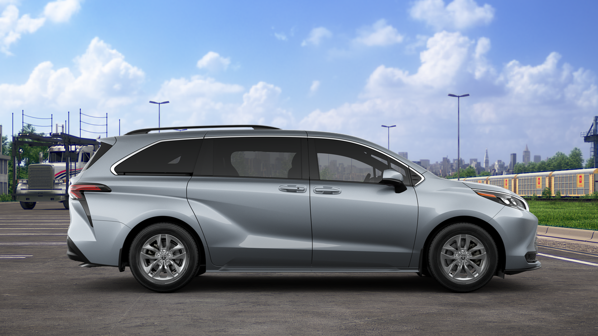 2025 Toyota Sienna LE photo 14