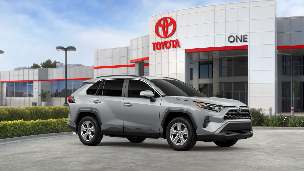2025 Toyota RAV4 XLE photo 3