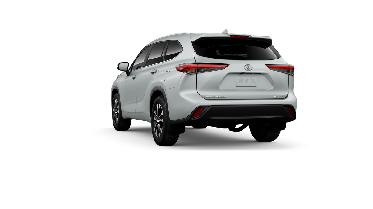 New 2026 Wind Chill Pearl <sup>1</sup> Toyota  XLE image 9