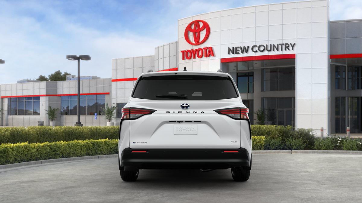 2025 Toyota Sienna XLE photo 38