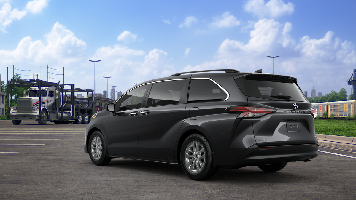 2025 Toyota Sienna XLE photo 11