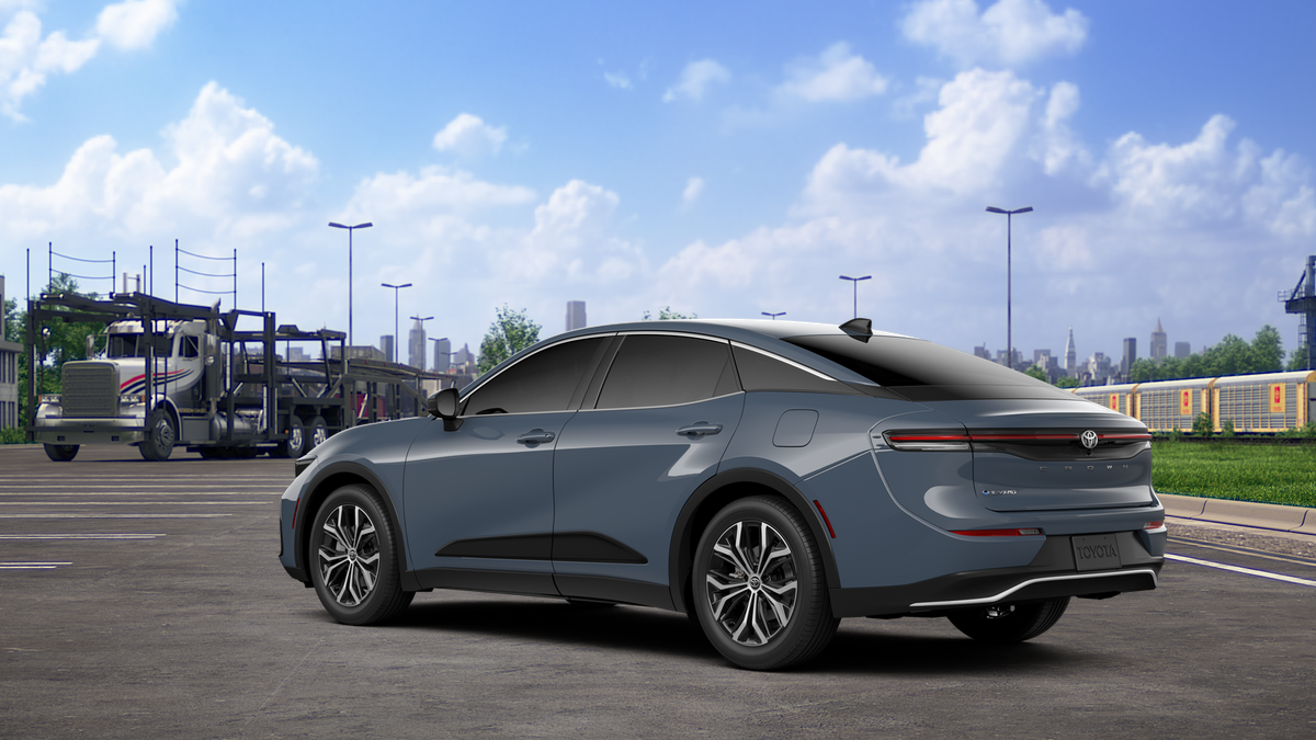 2026 Toyota Crown XLE photo 5