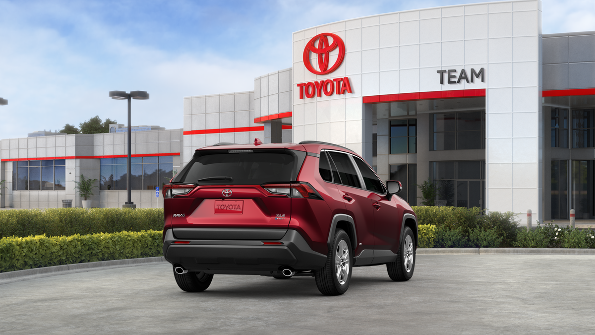 2025 Toyota RAV4 Hybrid XLE photo 5
