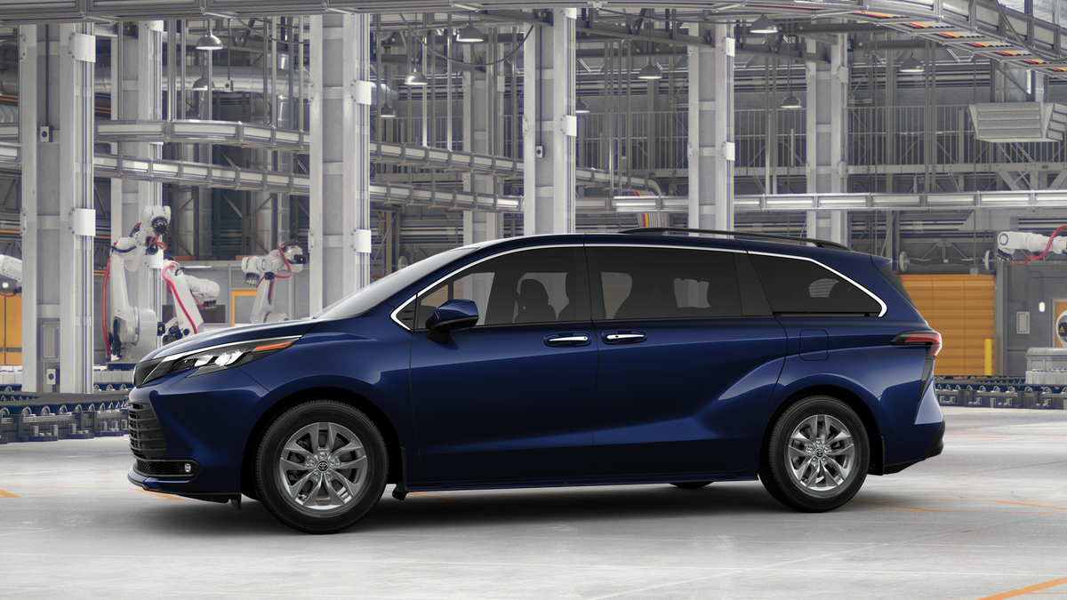 2025 Toyota Sienna XLE photo 5
