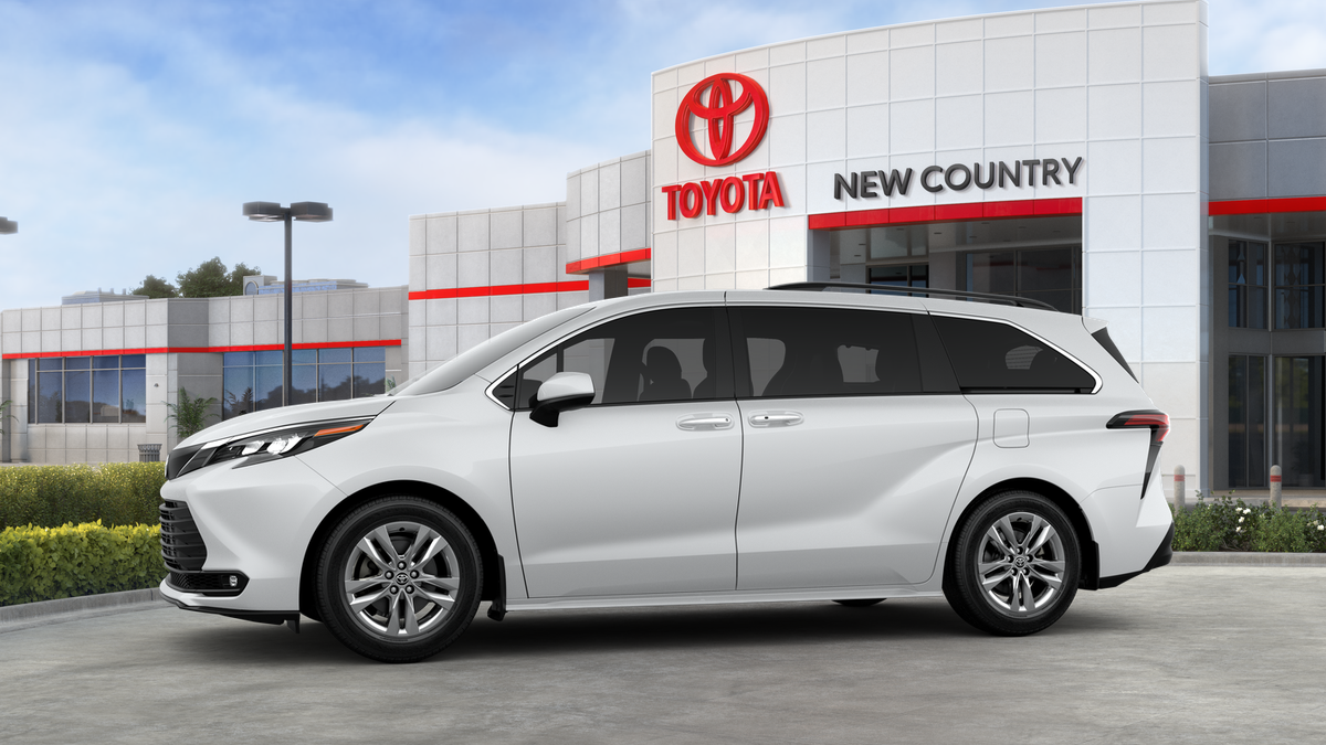 2025 Toyota Sienna XLE photo 33