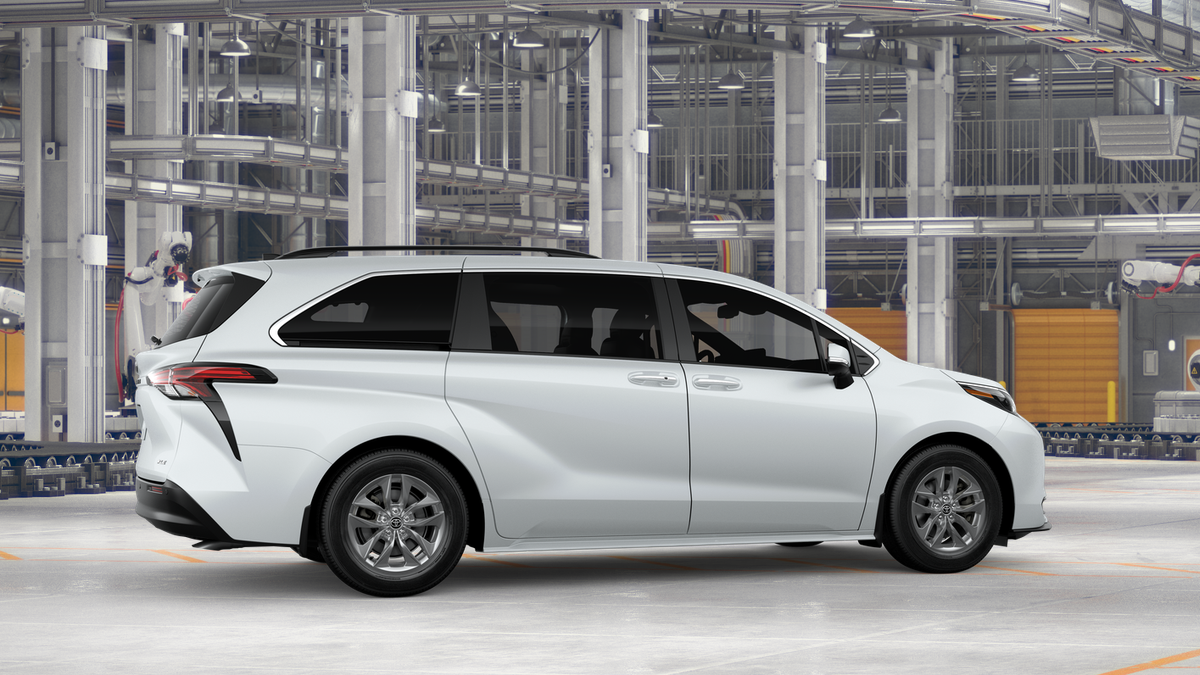 Sienna XLE 2.5L Hybrid Engine Front-Wheel Drive 7-passenger seating [10]