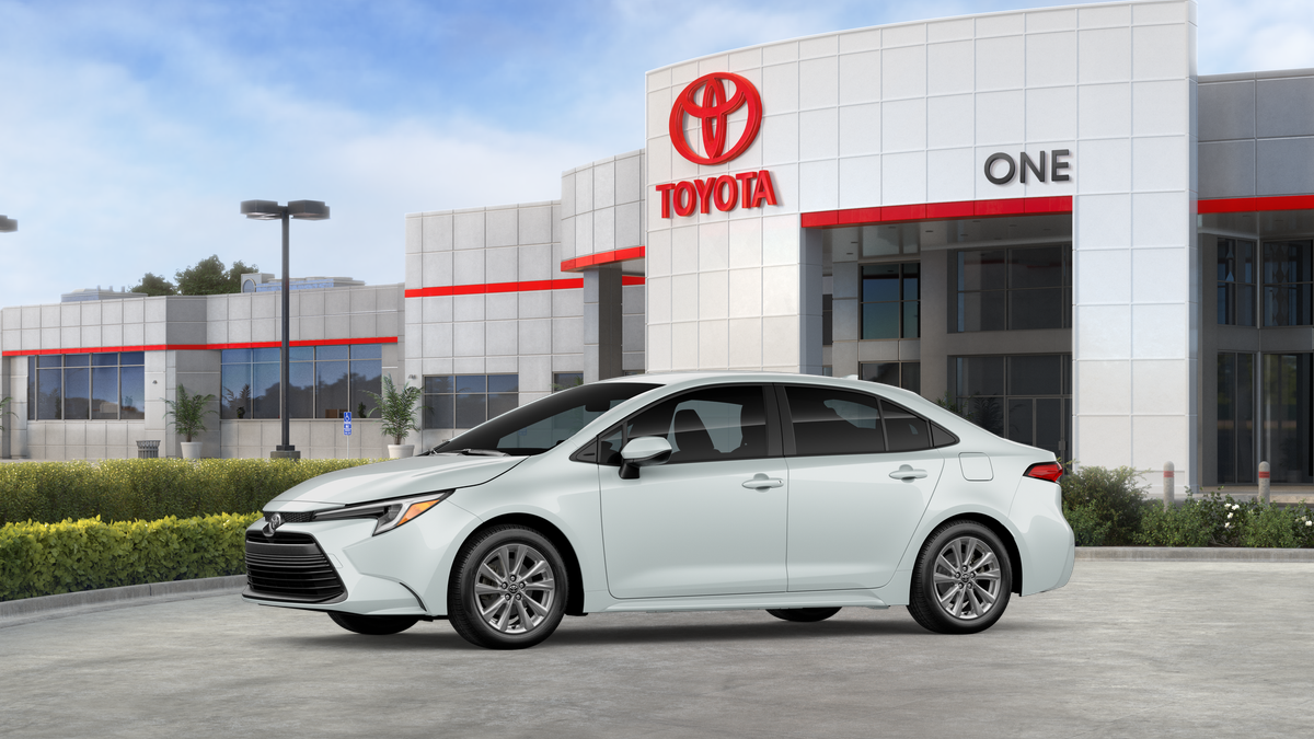 New 2026 Wind Chill Pearl <sup>1</sup> Toyota  LE image 31