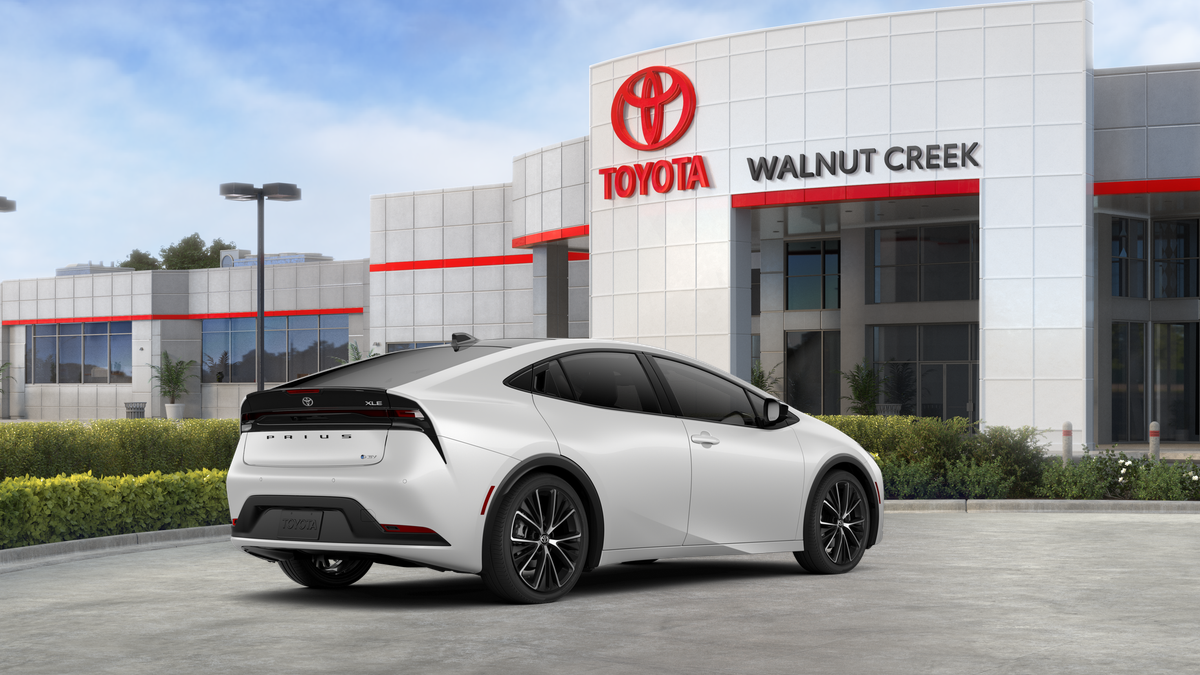 2026 Toyota Prius XLE - Photo 12