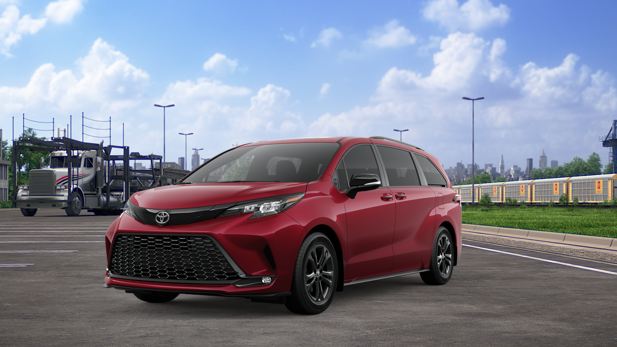 2026 Toyota Sienna XSE's photo