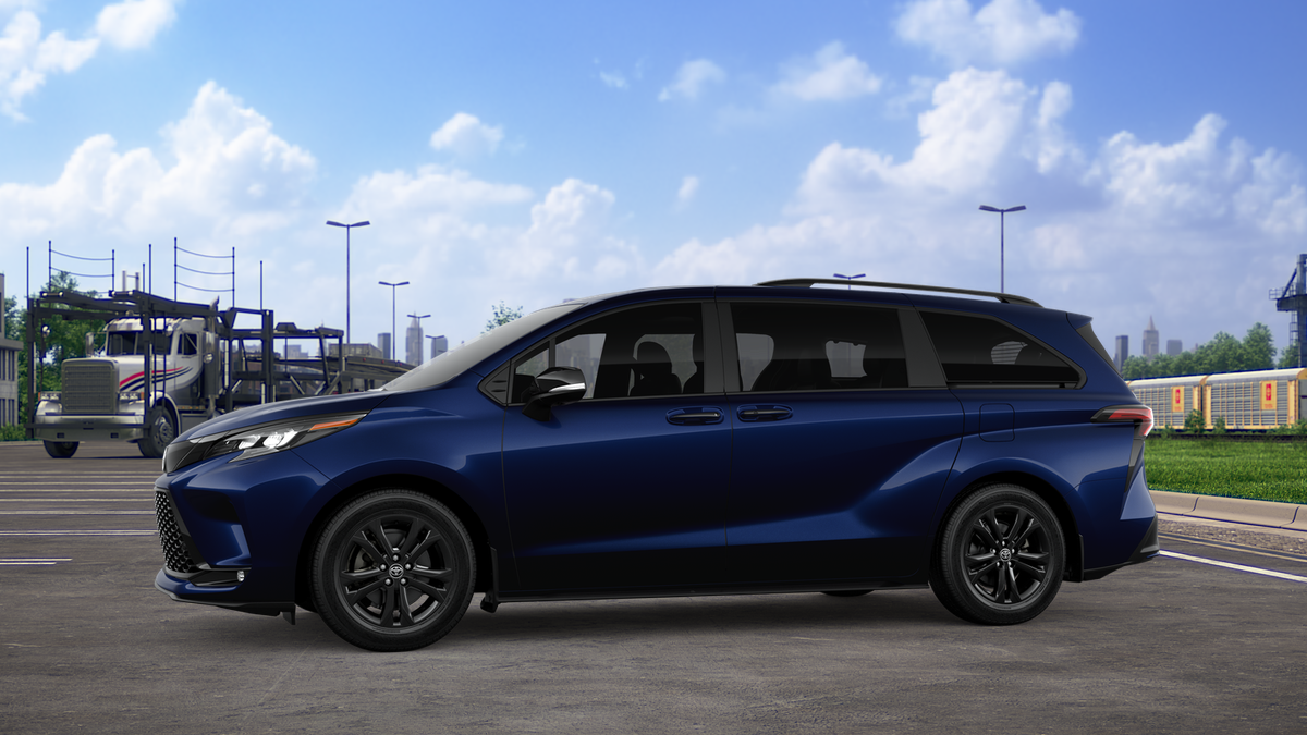 2026 Toyota Sienna XSE photo 3