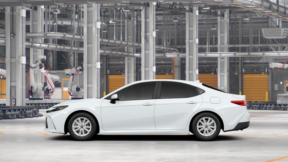 2025 Toyota Camry LE photo 4