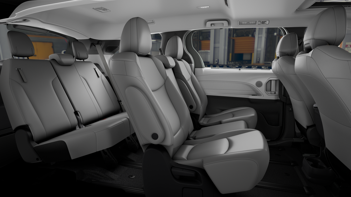 2025 Toyota Sienna XLE photo 21