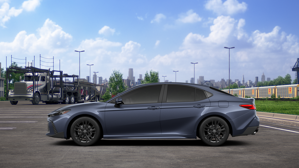 2026 Toyota Camry SE photo 4