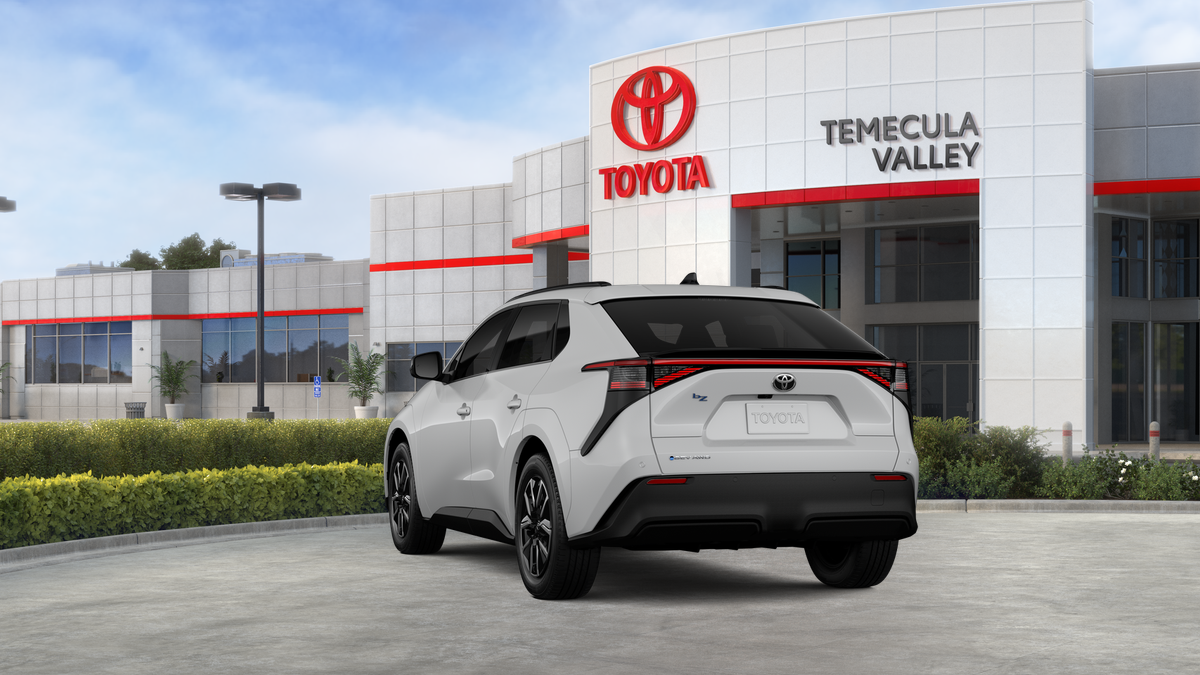 New 2026 Wind Chill Pearl <sup>1</sup> Toyota  XLE image 9