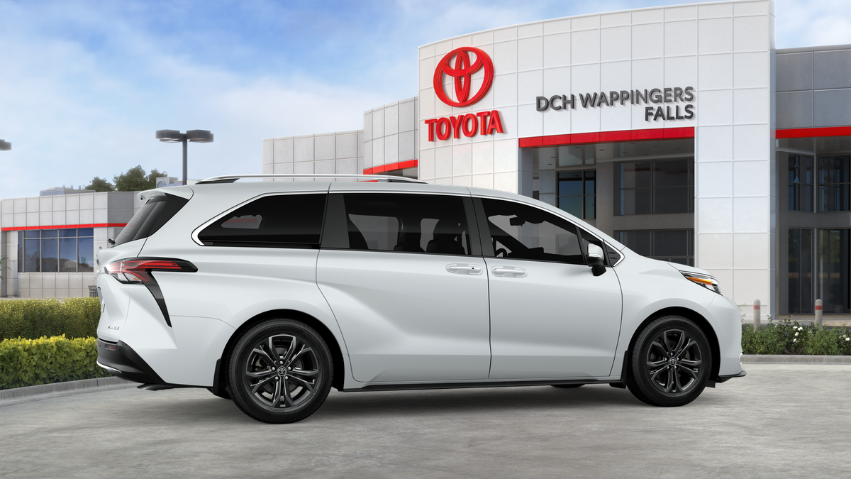 New 2026 Wind Chill Pearl <sup>1</sup> Toyota  Platinum image 13