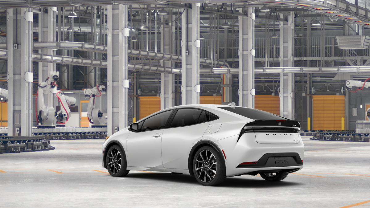 New 2027 Wind Chill Pearl <sup>1</sup> Toyota  XSE image 8