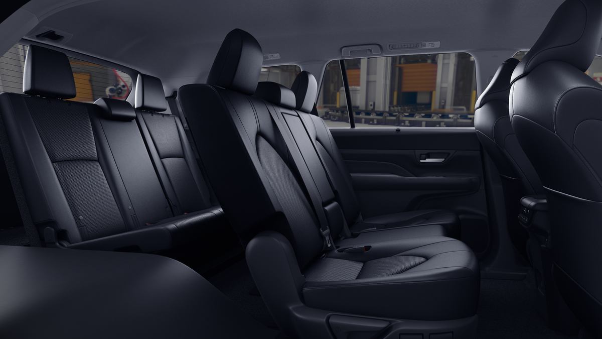 New 2026 Wind Chill Pearl <sup>1</sup> Toyota  XLE image 2