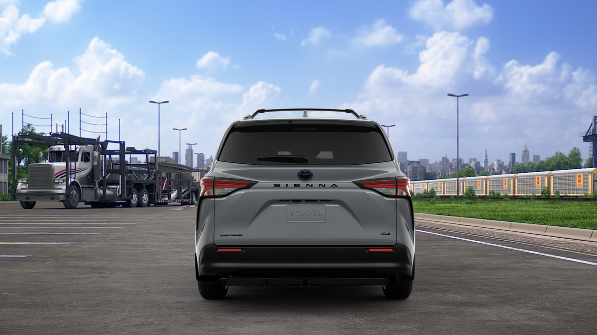 2025 Toyota Sienna XSE photo 8