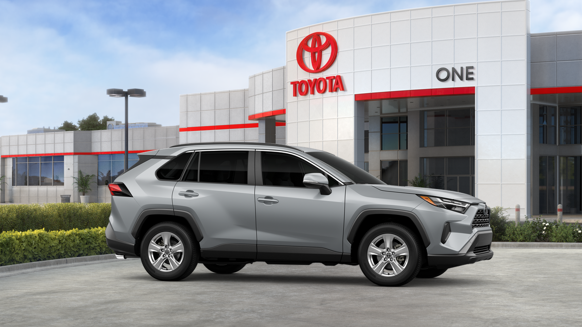 2025 Toyota RAV4 XLE photo 2