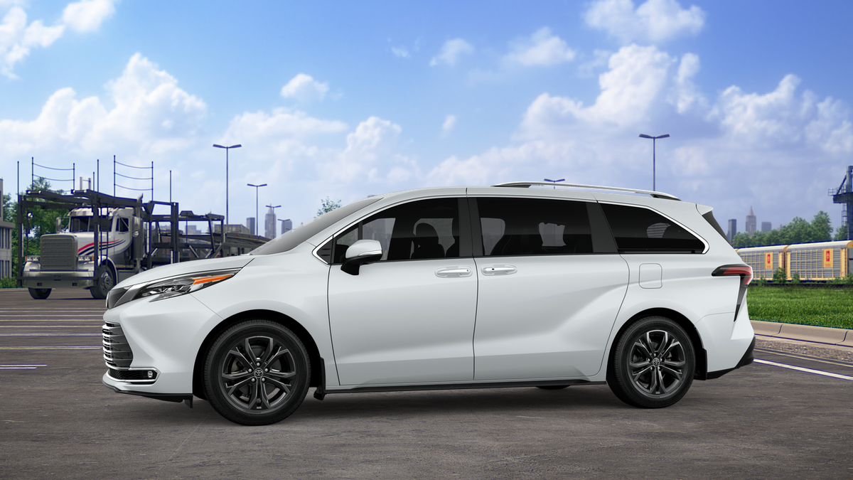 2026 Toyota Sienna Platinum photo 3