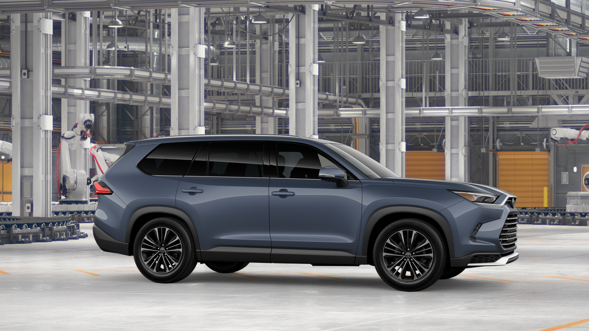 2026 Toyota Highlander Hybrid Platinum photo 15
