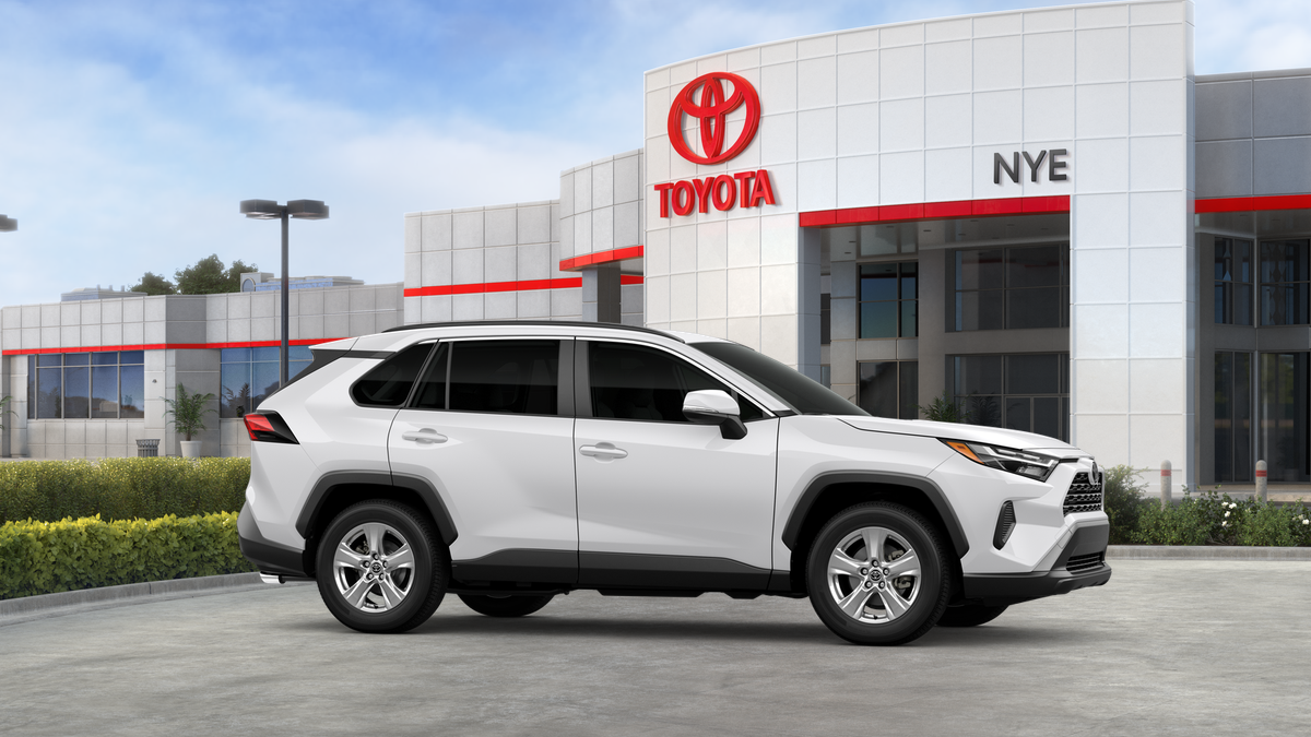 2025 Toyota RAV4 XLE photo 5