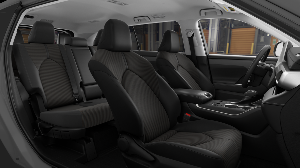 2025 Toyota Highlander LE photo 20
