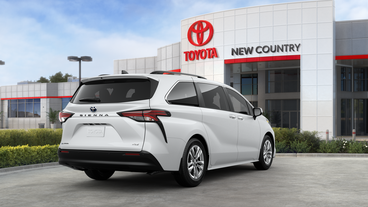 2025 Toyota Sienna XLE photo 39