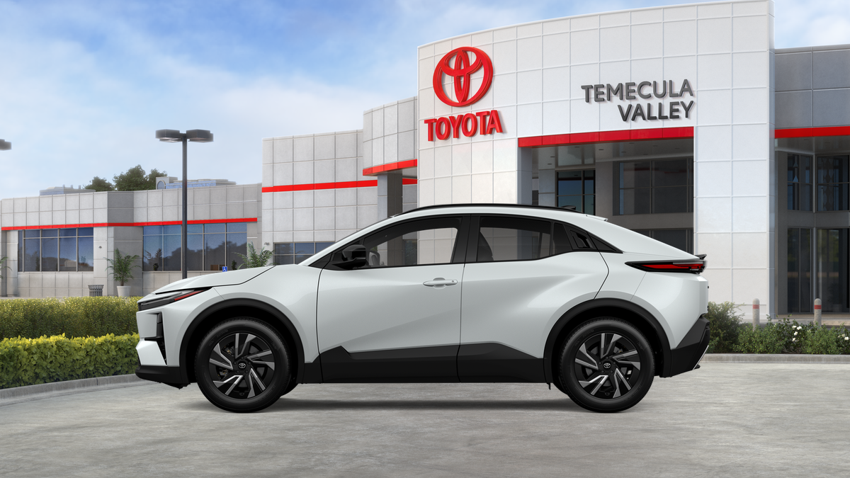 New 2026 Wind Chill Pearl <sup>1</sup> Toyota  SE image 6