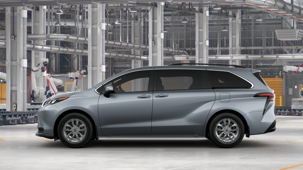 2025 Toyota Sienna LE photo 4