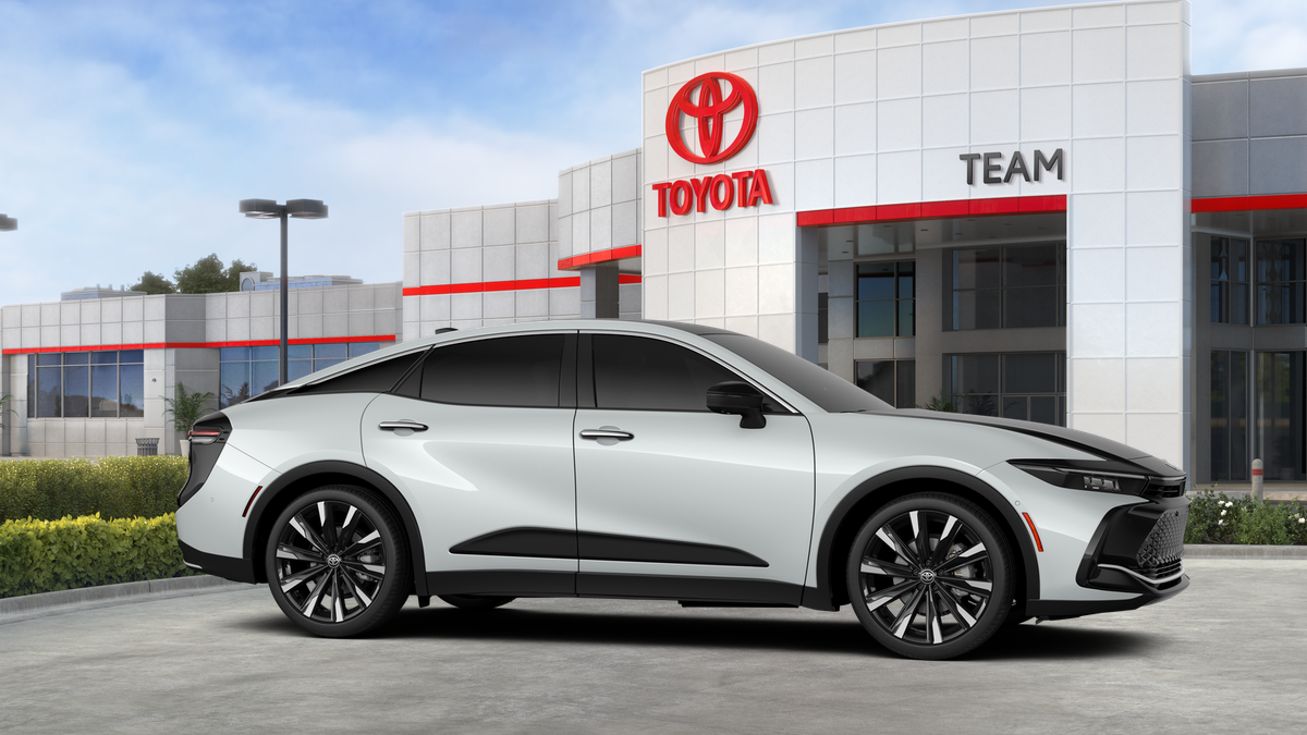 2026 Toyota Crown Platinum photo 25