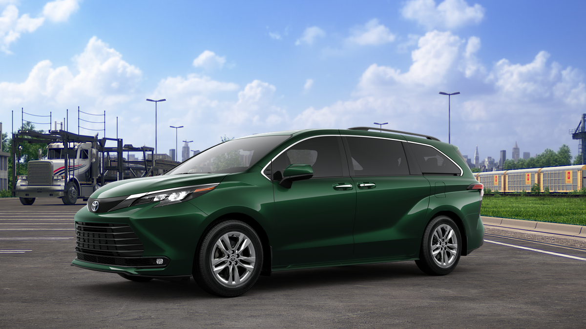 2025 Toyota Sienna XLE photo 2
