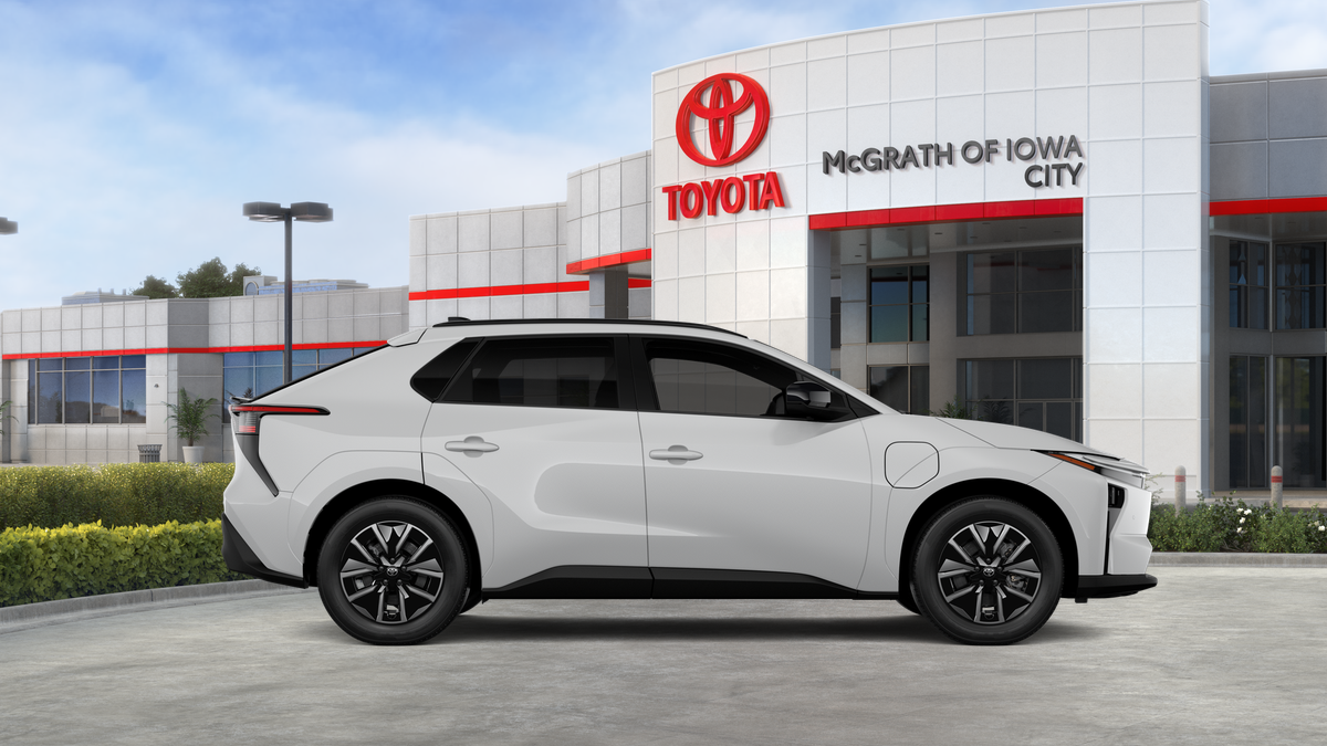 New 2026 Wind Chill Pearl <sup>1</sup> Toyota  XLE image 32