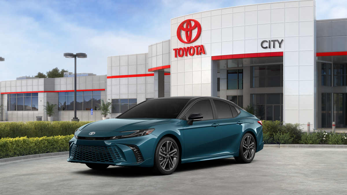 New 2026 Ocean Gem with Midnight Black Metallic roof <sup>1</sup> Toyota  XSE image 28