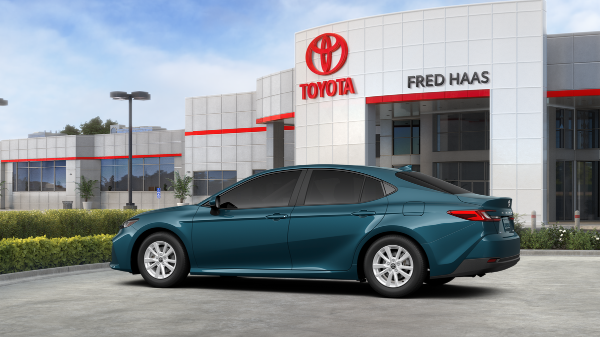 2025 Toyota Camry LE photo 6