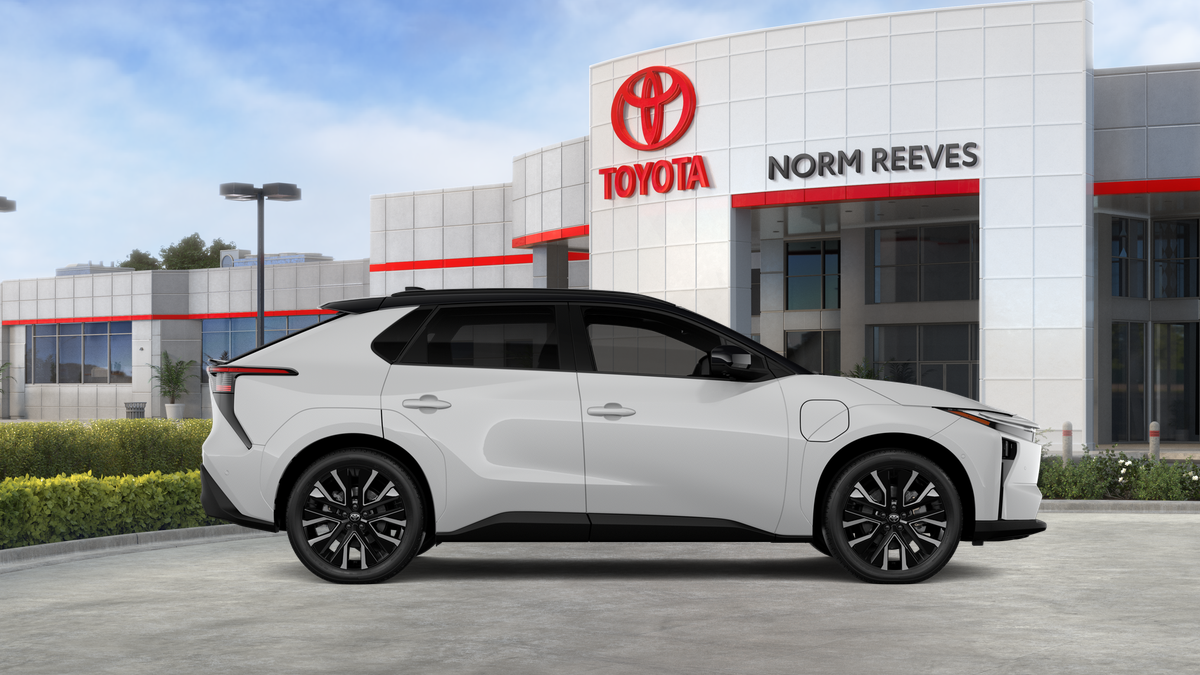 New 2026 Wind Chill Pearl with Midnight Black Metallic roof <sup>1</sup> Toyota  Limited image 46