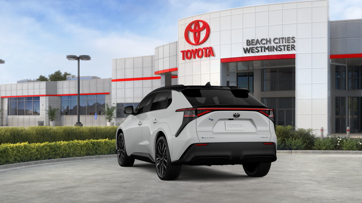 New 2026 Wind Chill Pearl with Midnight Black Metallic roof <sup>1</sup> Toyota  Limited image 10