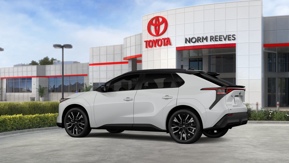 New 2026 Wind Chill Pearl with Midnight Black Metallic roof <sup>1</sup> Toyota  Limited image 39