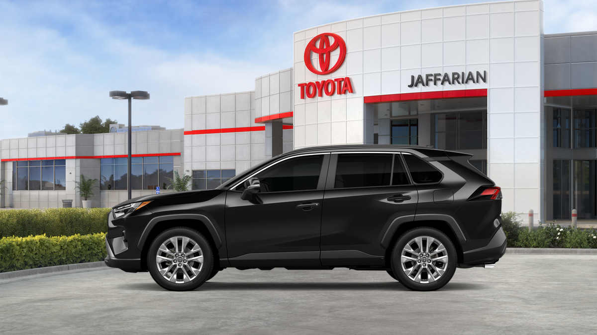 2025 Toyota RAV4 XLE Premium photo 18