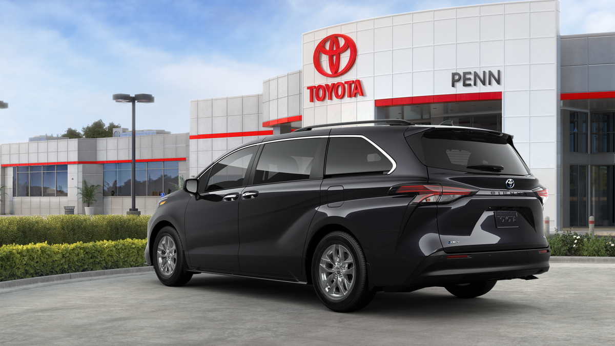 2025 Toyota Sienna XLE photo 17
