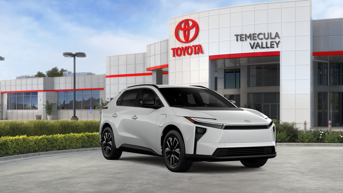 New 2026 Wind Chill Pearl <sup>1</sup> Toyota  XLE image 17