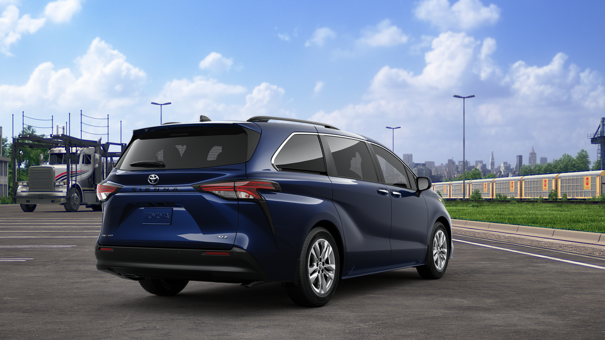 2025 Toyota Sienna XLE photo 9
