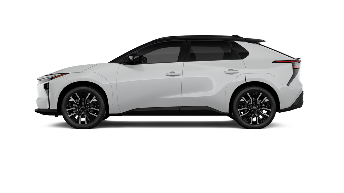 New 2026 Wind Chill Pearl with Midnight Black Metallic roof <sup>1</sup> Toyota  Limited image 6