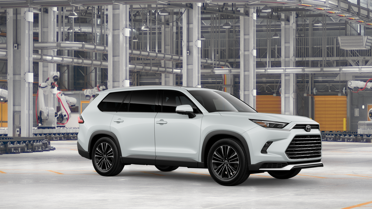 2026 Toyota Highlander Hybrid Platinum photo 13