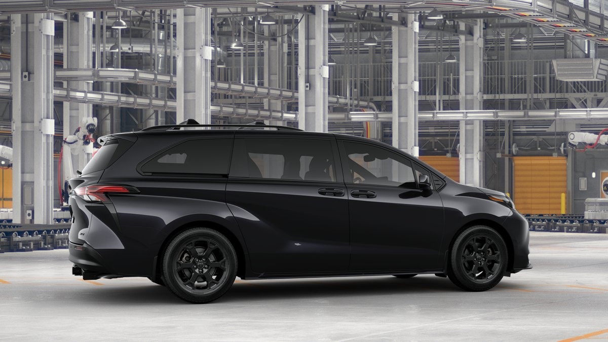 2025 Toyota Sienna Woodland Edition photo 13