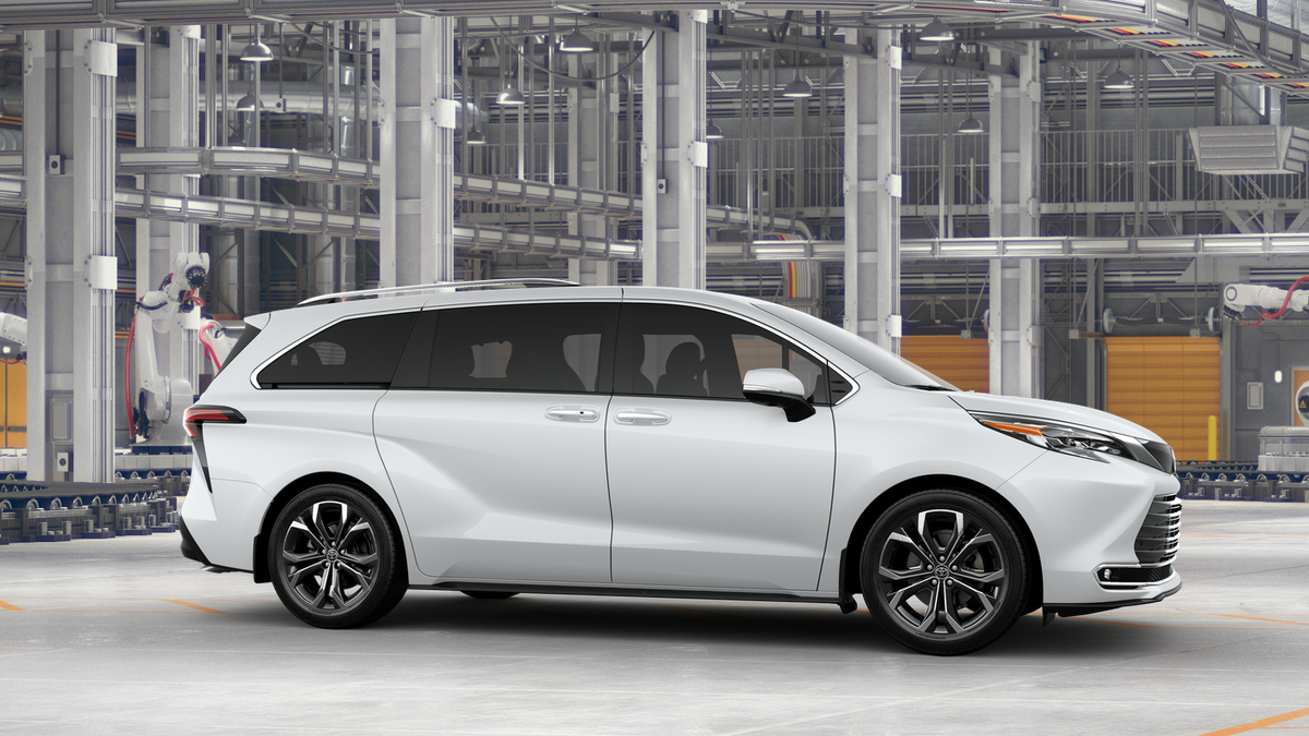 2025 Toyota Sienna Platinum photo 15
