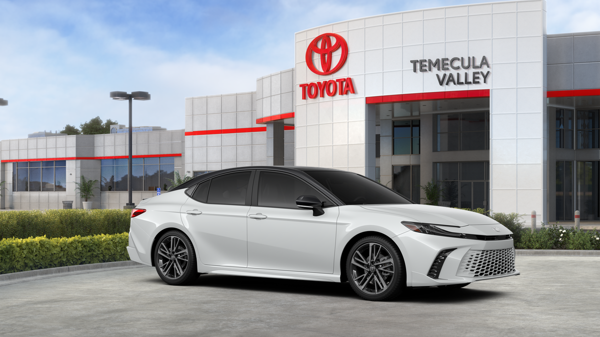 New 2026 Wind Chill Pearl with Midnight Black Metallic roof <sup>1</sup> Toyota  XSE image 16