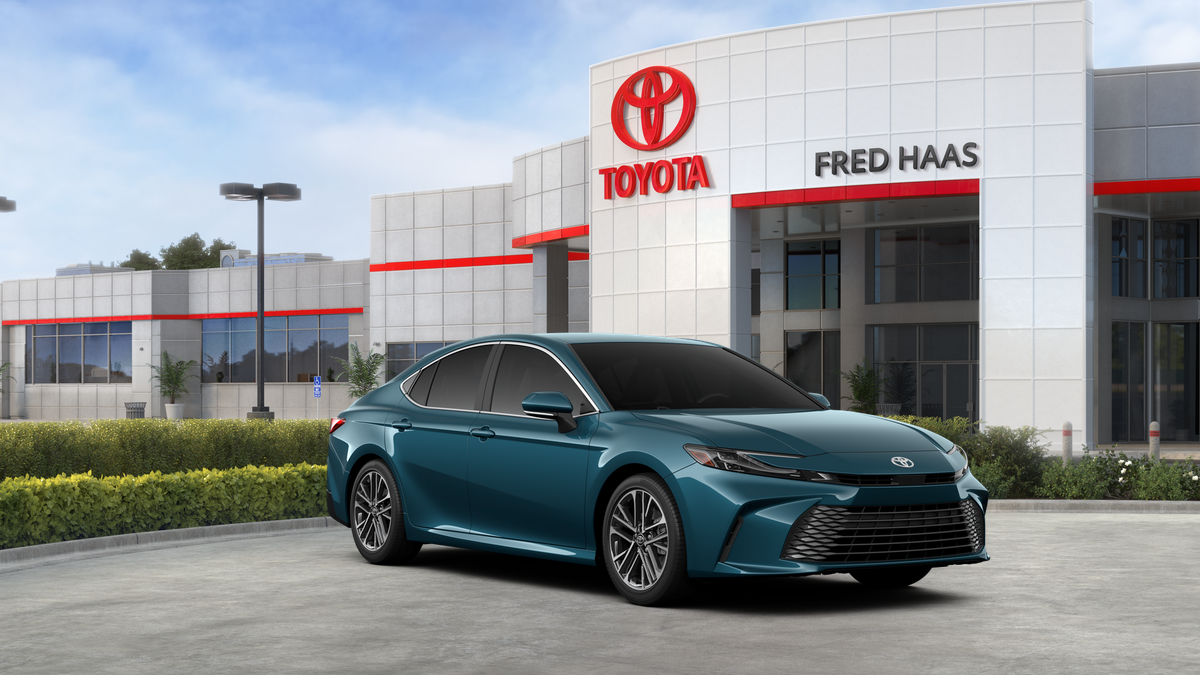 2025 Toyota Camry XLE photo 13