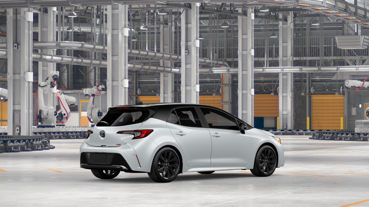 New 2027 Wind Chill Pearl with Black roof <sup>1</sup> Toyota  XSE image 12